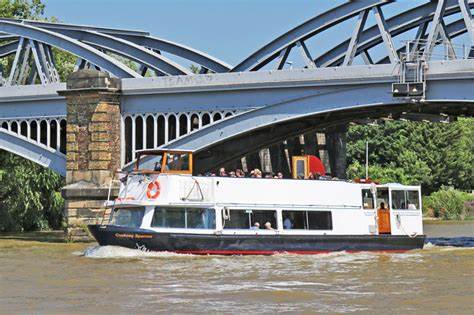 Thames river boat